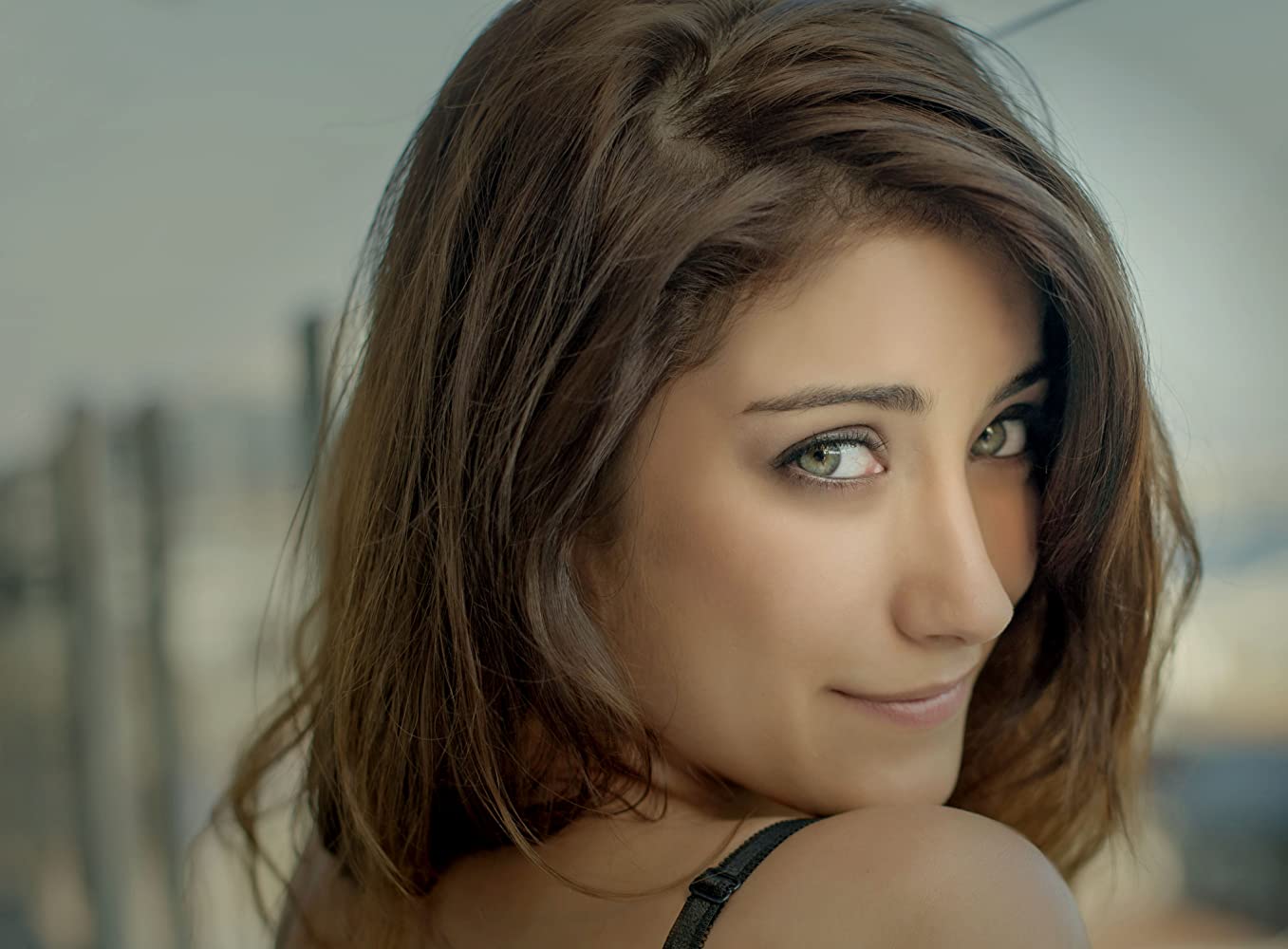 Hazal Kaya-هازال کایا
