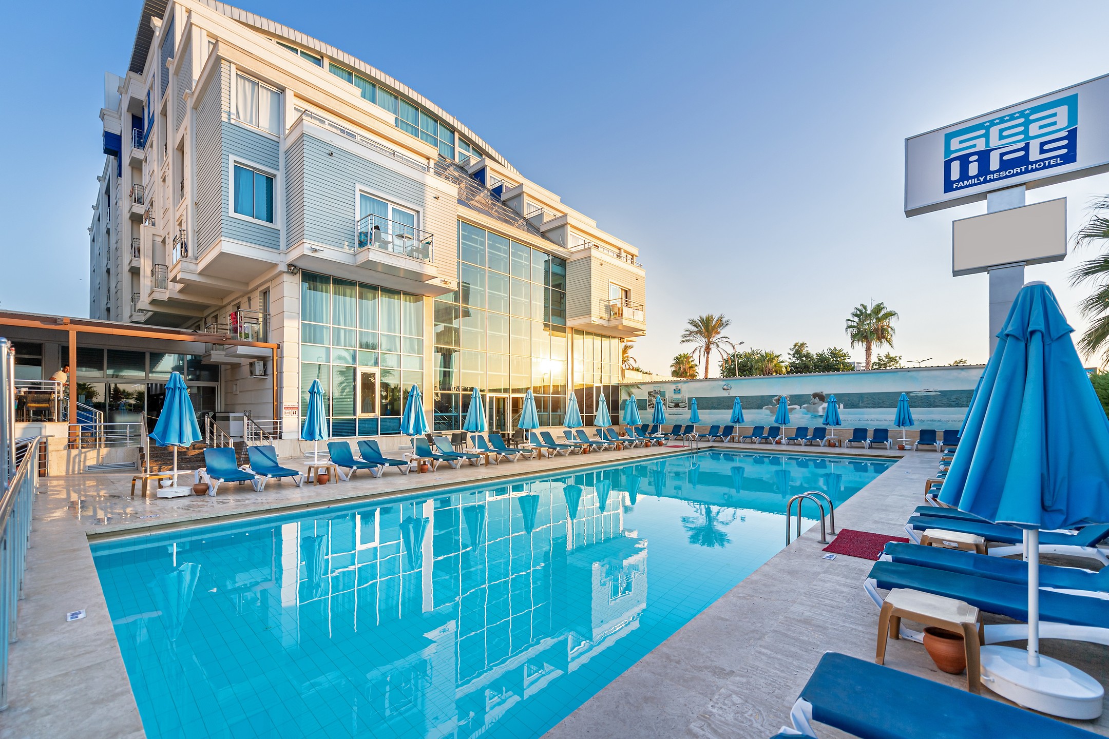 سی لایف فامیلی ریزورت هتل (Sealife Family Resort Hotel)